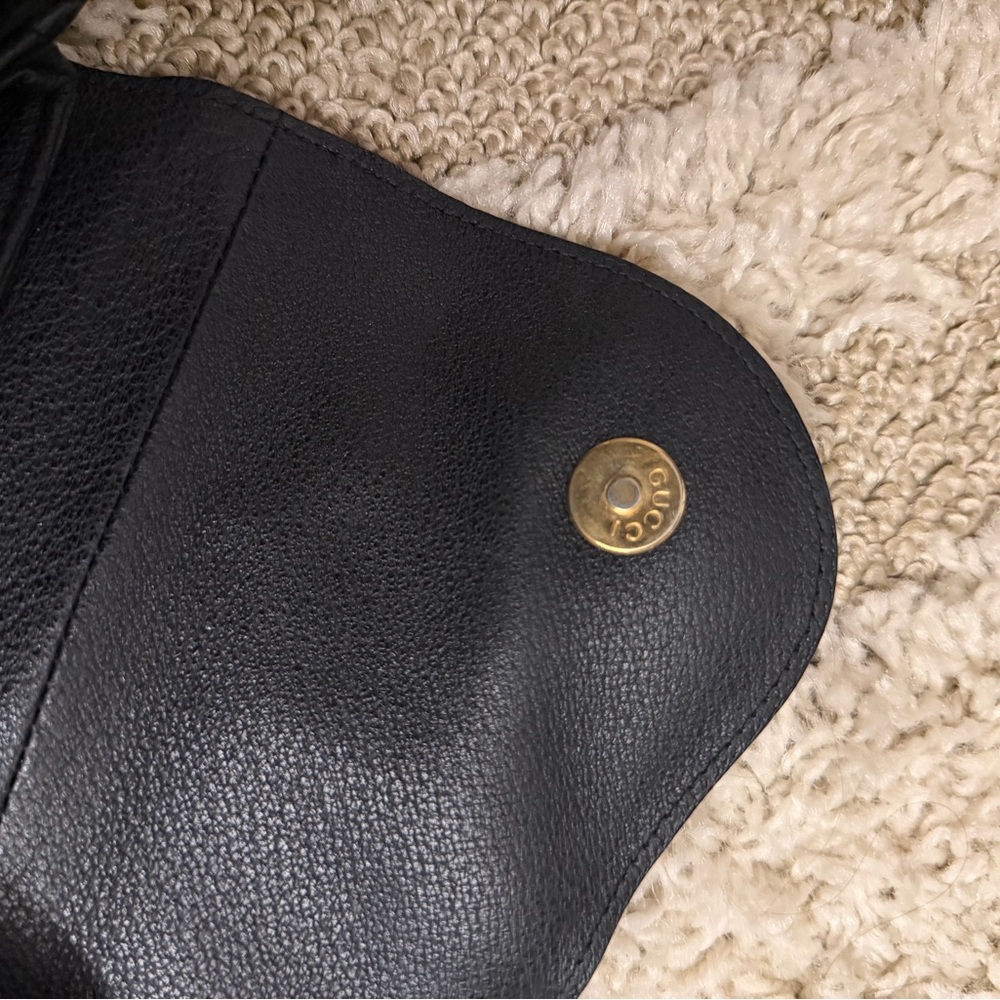 Gucci Vintage Black Shoulder Bag with Gold Detail - Picture 4 of 8